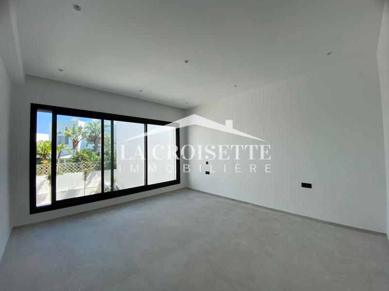 Duplex S+3 avec piscine couverte à Gammarth
